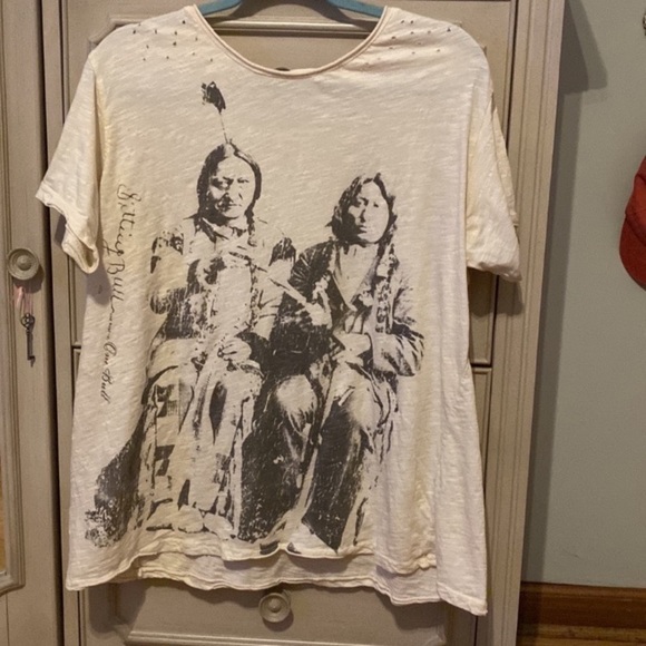 Magnolia Pearl Tops - Magnolia Pearl Kindred Souls Vintage Graphic Off-White Tee